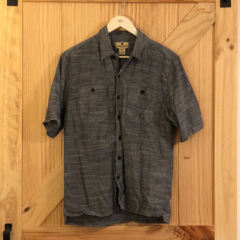 Men’s Woolrich blue shortsleeve button up. Size S